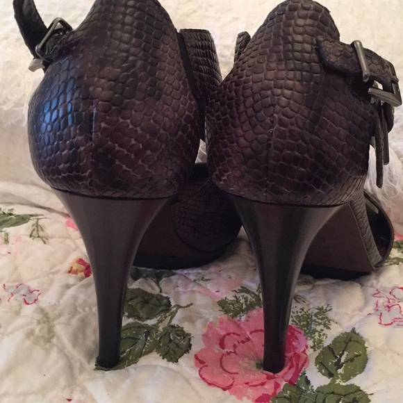 Donald J Pliner Size 8 Snakeskin Leather Heels - Picture 4 of 7